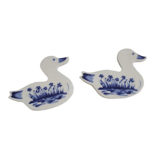 VINTAGE Russ Berrie Delft Style Blue on White Ceramic Folk Art Duck Magnets (2) - Picture 1 of 3